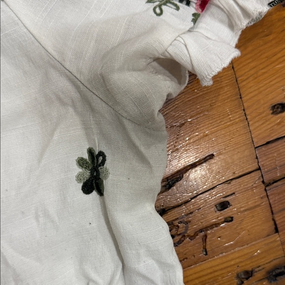 SHEIN Off-White Blouse with Red and Green Floral Design Size medium - Picture 4 of 7